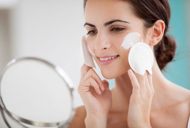 trị mụn mùa hè cho da dầu