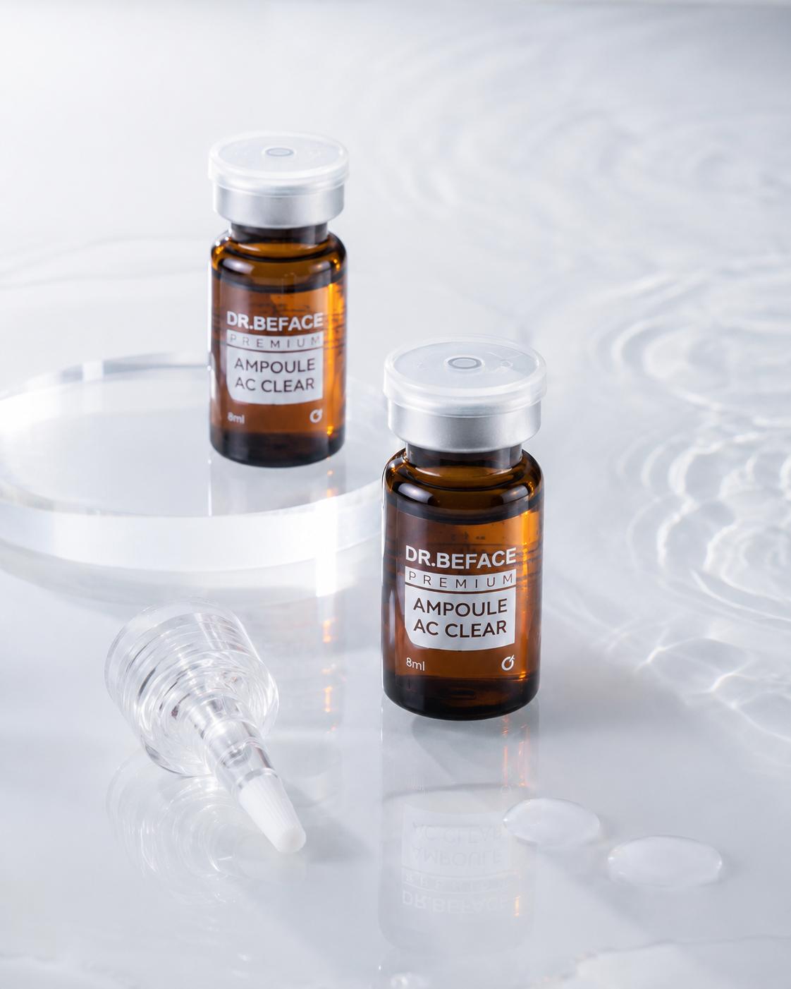 Hai lọ AC Clear 8 ml trên nền sáng