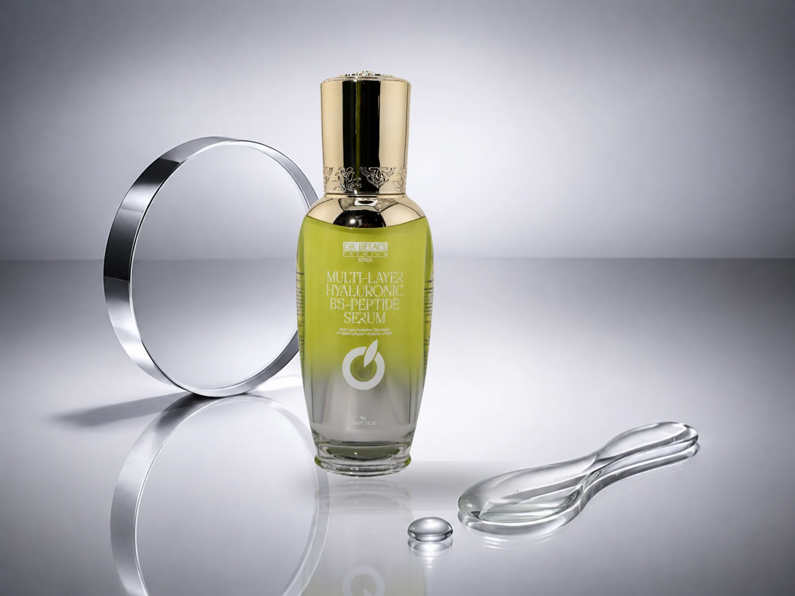 Serum B5-Peptide DR.BEFACE PREMIUM cùng vòng tròn và dụng cụ thủy tinh trên nền bạc