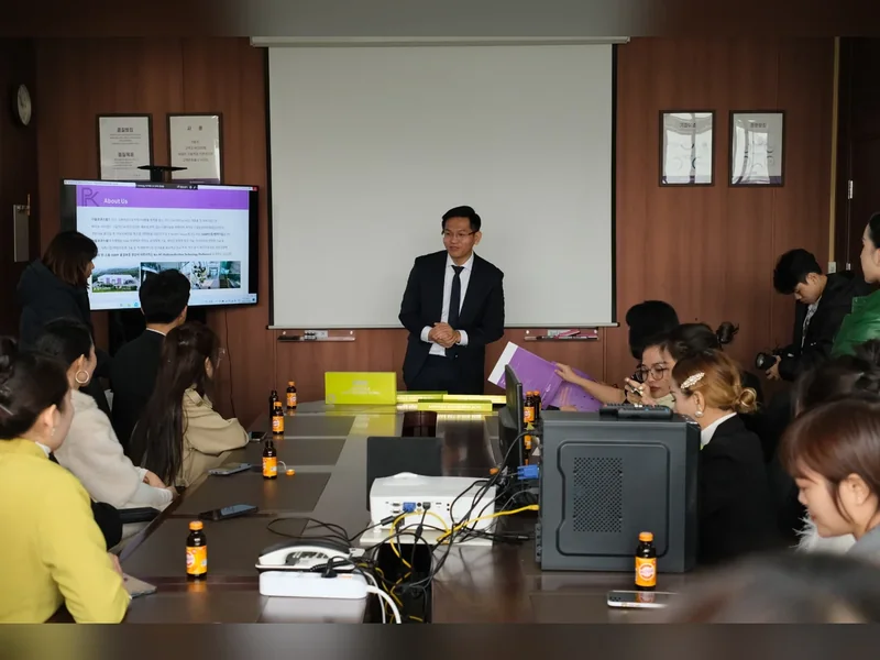 Trao đổi và thuyết trình trong buổi học chuyên môn tại Hàn Quốc